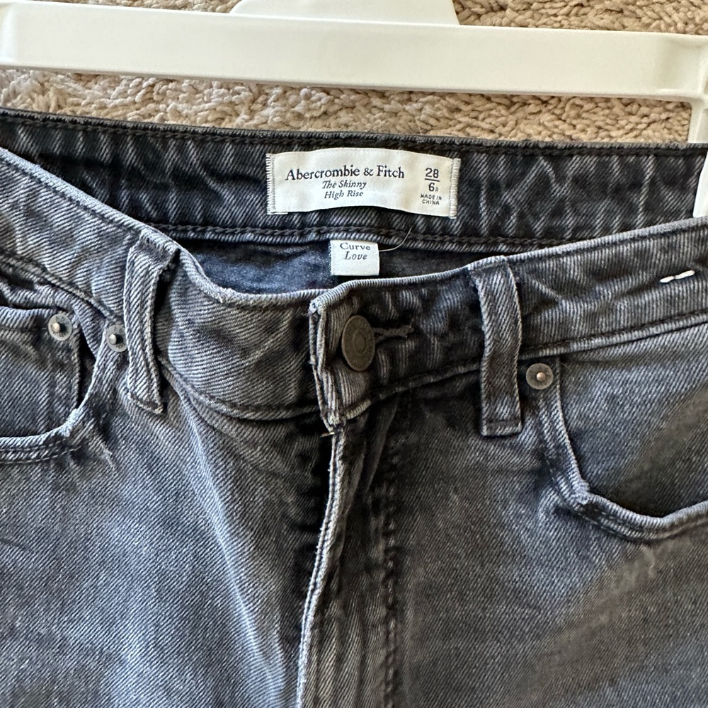 Abercrombie Curve Love High Rise Jeans size 6R (28)